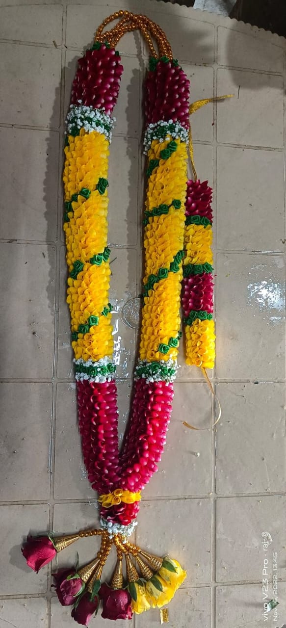 Red and Yellow Rose Rolling Malai